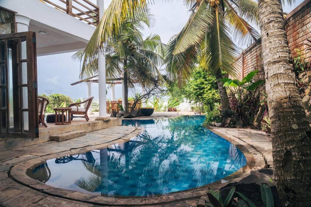 Santi Beach House With Pool & Beach Велигама Экстерьер фото